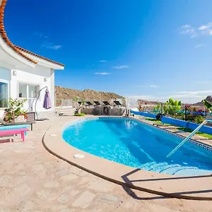 https://villa-sara-in-costa-adeje.in-canary-islands.com
